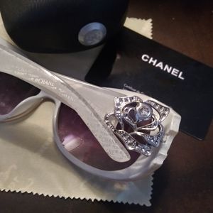 CHANEL White Sunglasses with Silver Rose Detail